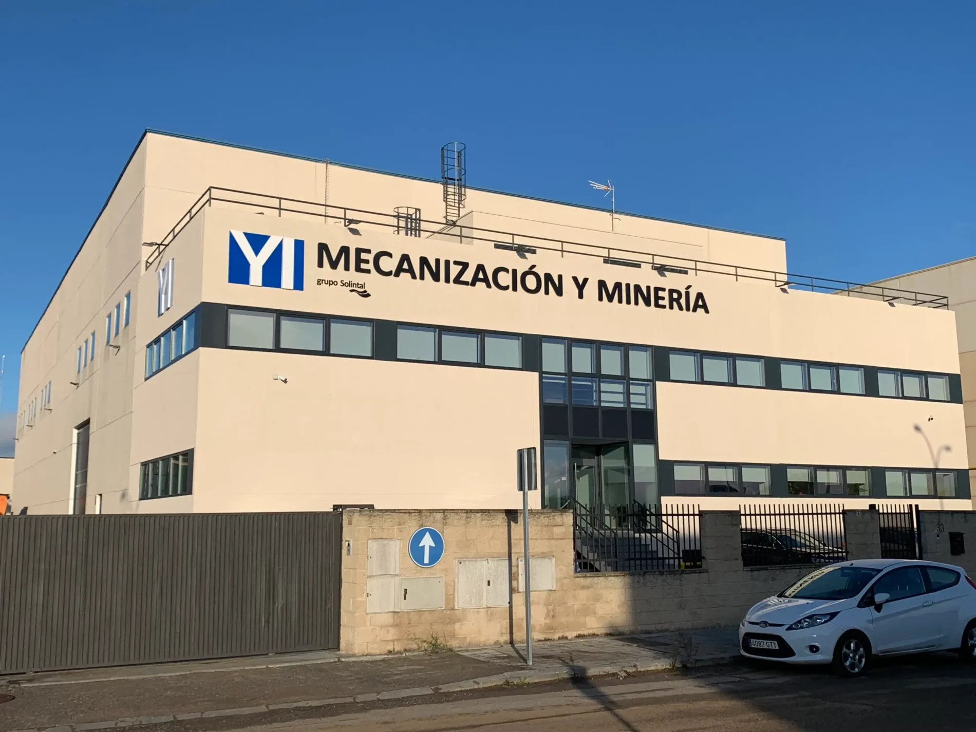 Fachada empresa Geomym